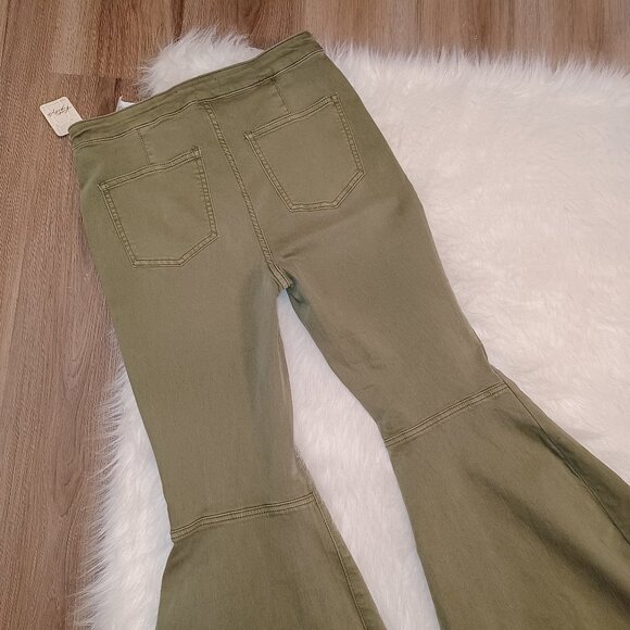 We the free. Women's size 29. Just Float On Flare. Army Green. - Picture 6 of 7